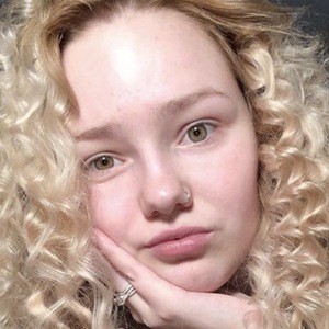 Sandra Decker, 25 (TikTok Star)