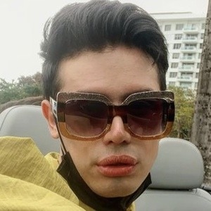 Santiago Artemis, 34 (時裝設計師)