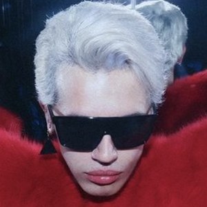 Santiago Artemis, 34 (时装设计师)