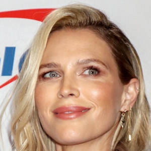 Sara Foster image 6