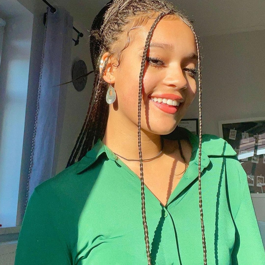 Sara James, 28 (YouTuber)