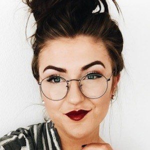 Sarah Belle, 32 (YouTube Star)