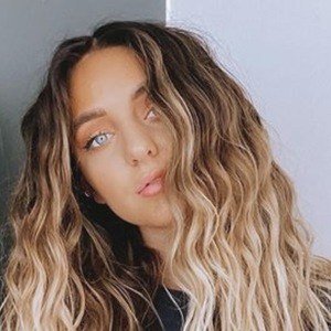 Celebrities born on October 22