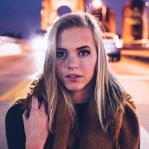 Sarah Burgett, 26 (YouTuber)