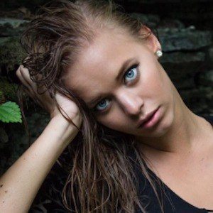 Sarah Burgett, 28 (Star di YouTube)