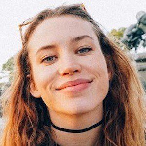 Sarah Close, 28 (Cantante pop)