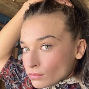 Sarah Moliski, 33 (TV Actress)