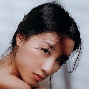 Sarah Vee, 27 (TikTok Star)