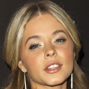 Sasha Pieterse, 29 (Nữ diễn viên truyền hình)