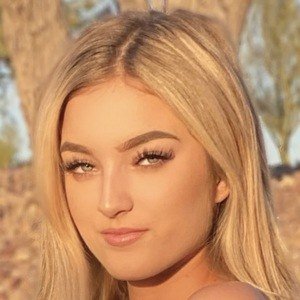 Savanah Moss image 6