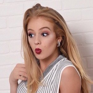 Savannah Maddison, 23 (Cantante pop)