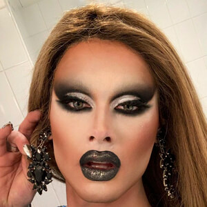 Scarlet Envy image 4