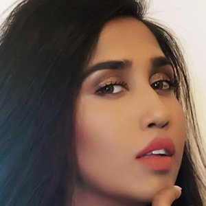 Scarlett Rose, 32 (Model)