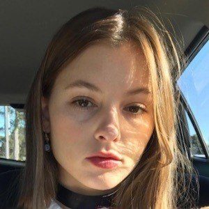 Scarlett Stevens, 32 (鼓手)