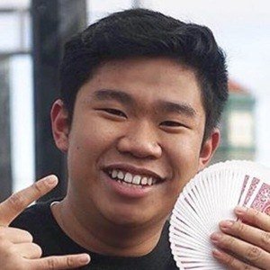 SeanDoesMagic, 23 (TikTok Star)