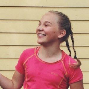 Sennytumbles, 20 (Instagram Star)