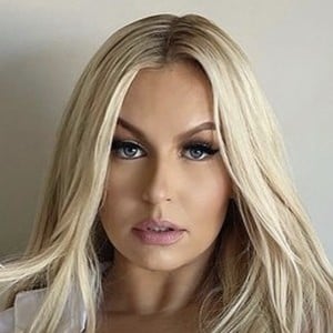 Serena Kerrigan image 5