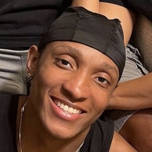 Shade Jenifer, 28 (Chanteur R&B)