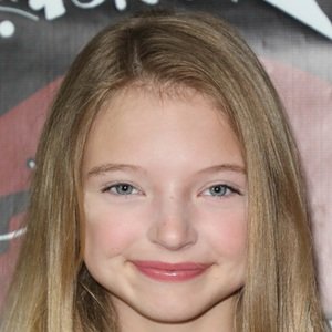 Shae Smolik, 19 (TV Actress)