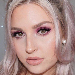 Shannon Harris, 33 (YouTube Star)