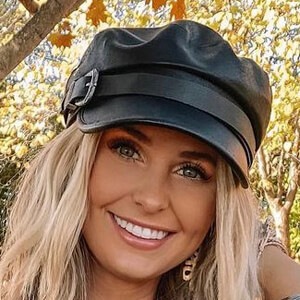 Shea Leigh Mills, 28 (Blogger)