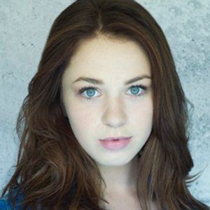 Shelby Bain, 22 (Nữ diễn viên truyền hình)