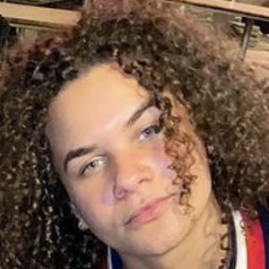 Shelovesanasty, 25 (Instagram明星)