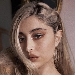 SHIADANNI, 30 (TikTok Star)