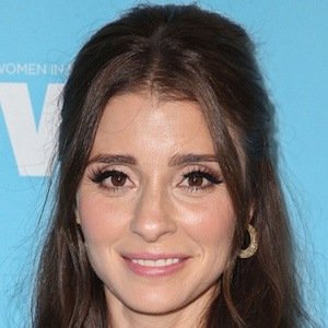 Shiri Appleby image 4