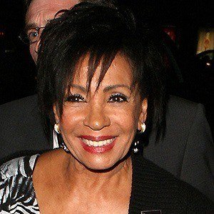 Shirley Bassey, 88 (Ca sĩ nhạc Jazz)