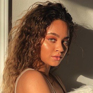 Shyla Walker, 28 (Instagram Star)
