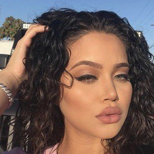 Shyla Walker, 28 (Instagram明星)