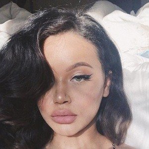 Shyla Walker, 28 (Instagram Star)