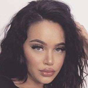 Shyla Walker, 28 (Instagram Star)
