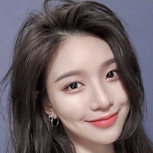 Sia Lee, 31 (Instagram Star)