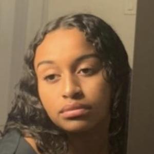 Sianna_22, 19 (TikTok Star)