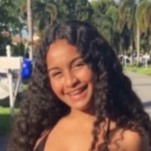 Sianna_22, 19 (TikTok Star)