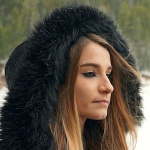 Sidney Powell, 24 (民歌手)