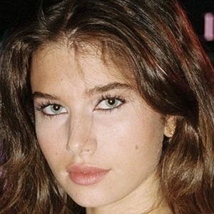 Sienna Raine, 24 (TikTok明星)