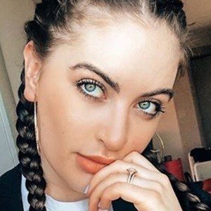 Siera Bearchell, 32 (Model)