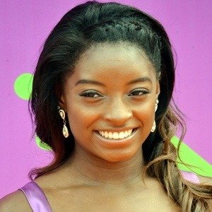 Simone Biles, 28 (體操運動員)