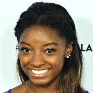Simone Biles, 28 (體操運動員)