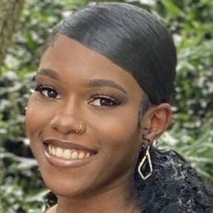 Simplysimora, 27 (TikTok Star)