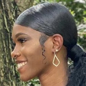 Simplysimora, 27 (TikTok-ster)