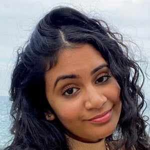 Simplyysri, 24 (TikTok Star)