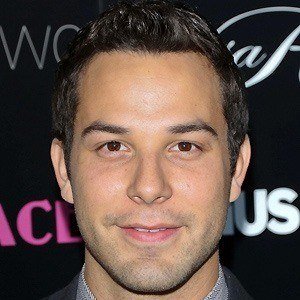 Skylar Astin image 2