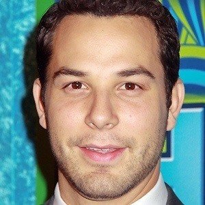 Skylar Astin image 3