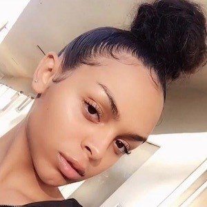 Sonnis Love, 25 (Instagram明星)