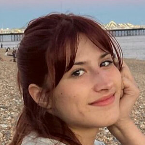 Sophia James, 25 (Cantante pop)