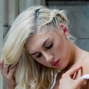 Sophie Hall, 35 (Modell)